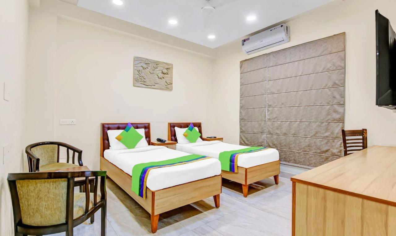 Treebo Sai Village Gold Souk - Sec 43 Gurgaon Ngoại thất bức ảnh