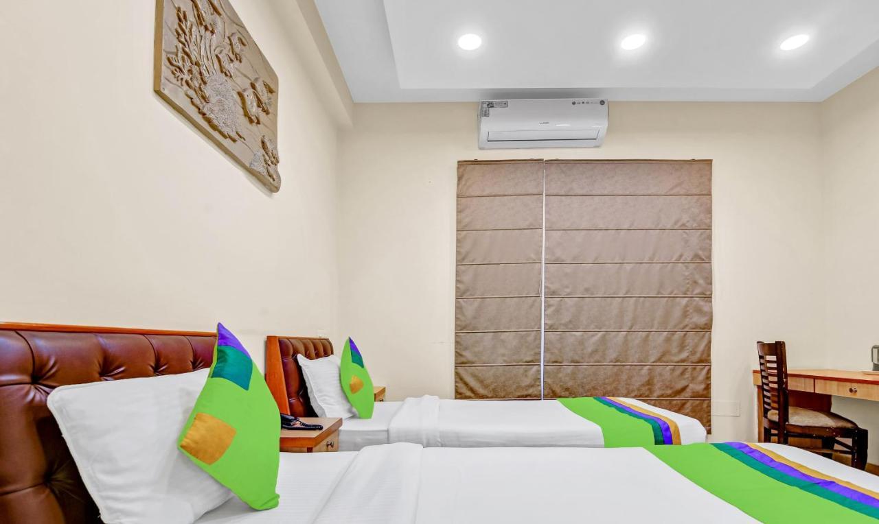 Treebo Sai Village Gold Souk - Sec 43 Gurgaon Ngoại thất bức ảnh