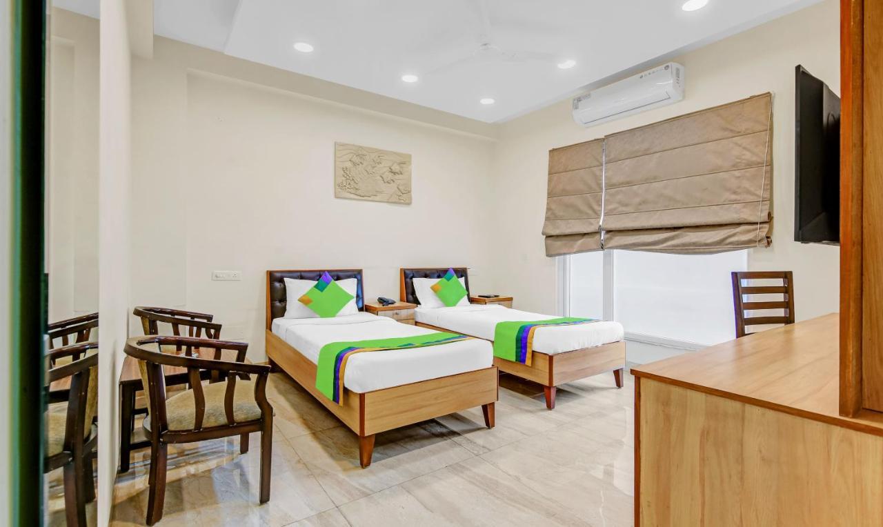 Treebo Sai Village Gold Souk - Sec 43 Gurgaon Ngoại thất bức ảnh
