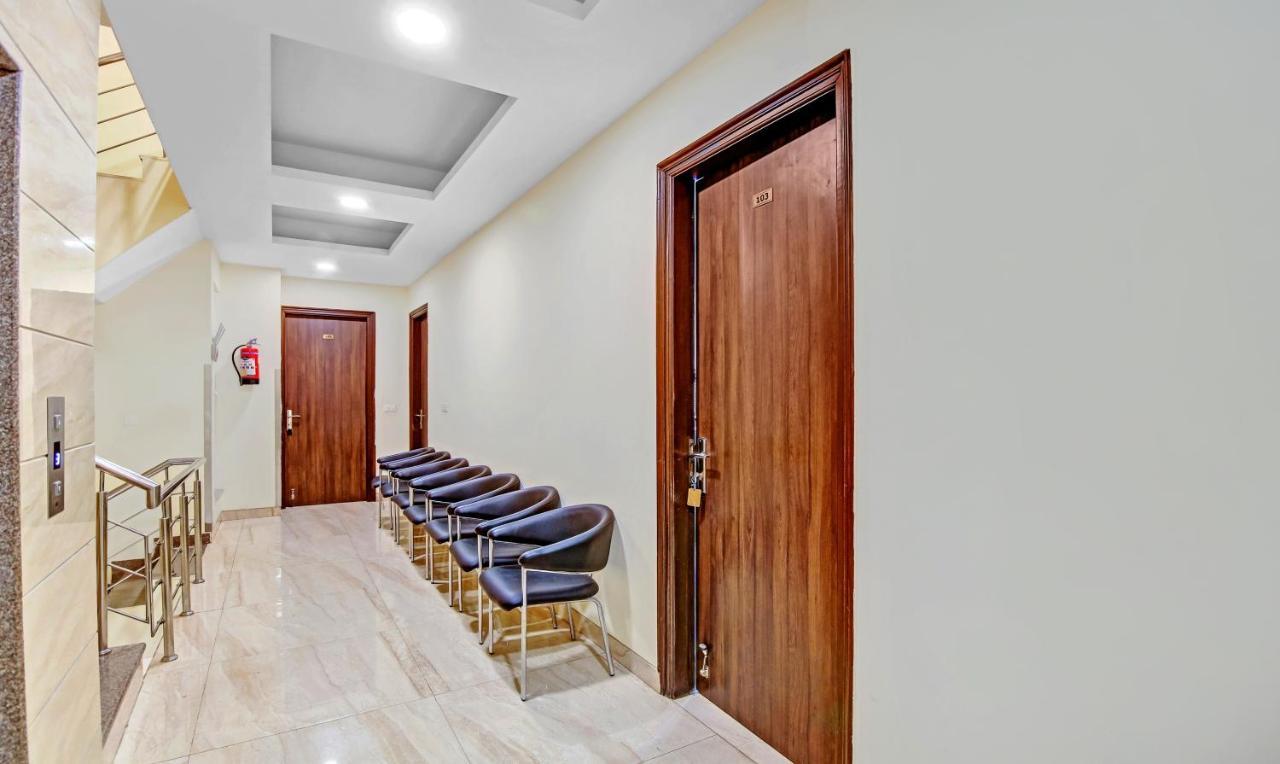 Treebo Sai Village Gold Souk - Sec 43 Gurgaon Ngoại thất bức ảnh