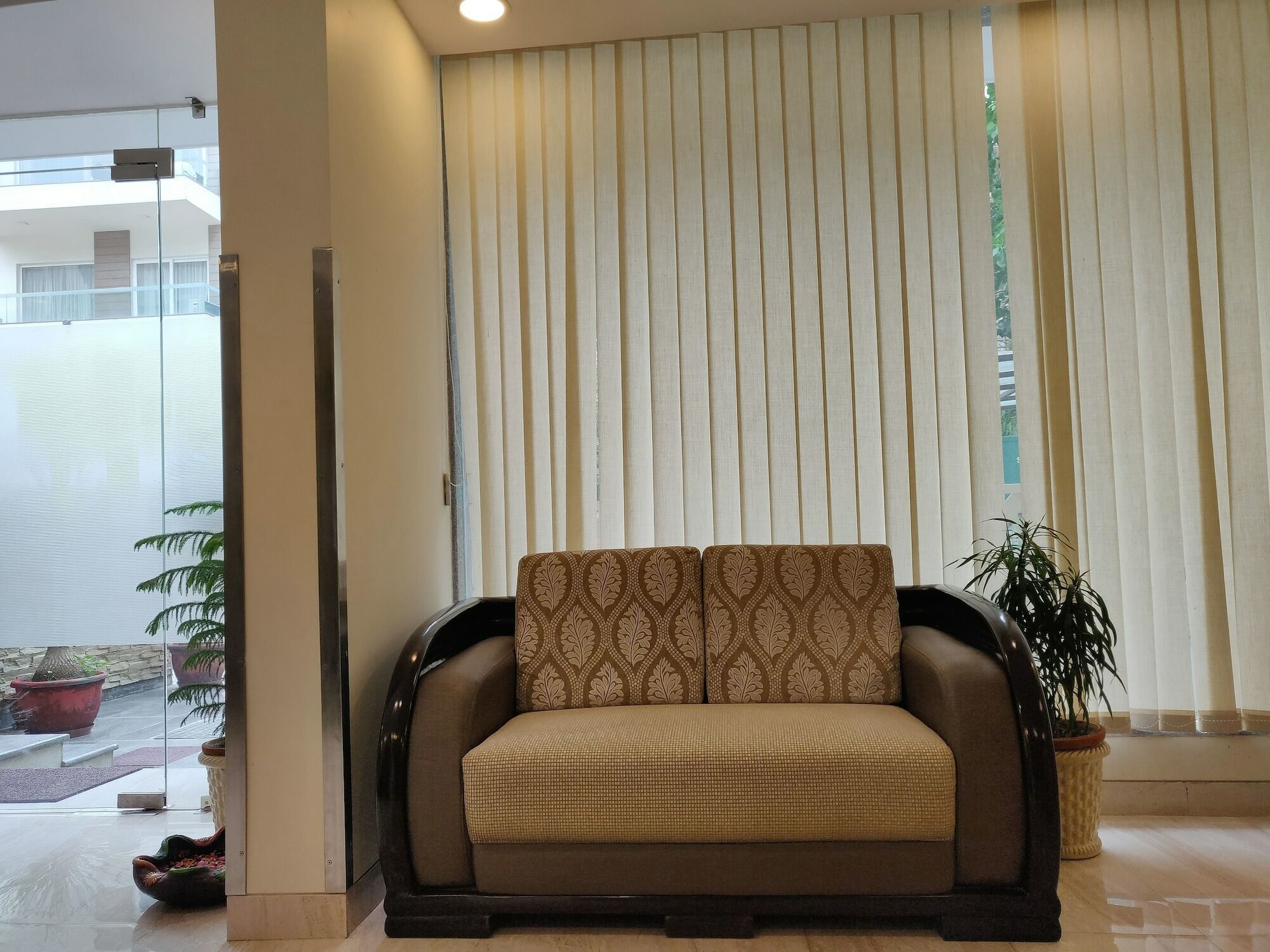 Treebo Sai Village Gold Souk - Sec 43 Gurgaon Ngoại thất bức ảnh